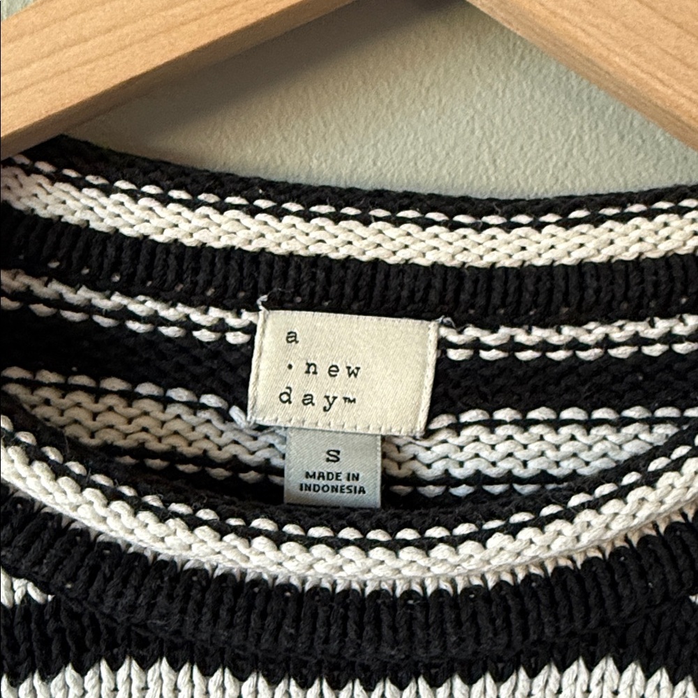 100% Cotton Black and Cream Striped Sweater - S - Picture 4 of 8